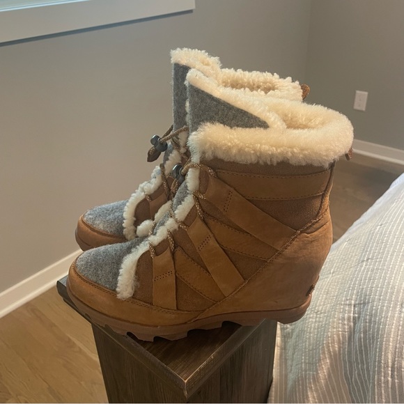 Sorel Joan of Arctic Boots - Picture 1 of 6